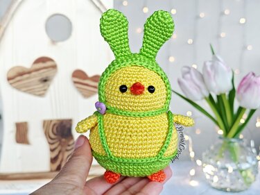 Low Sew Crochet Pattern | Easter Chubby Chick Amigurumi in Bunny Hat
