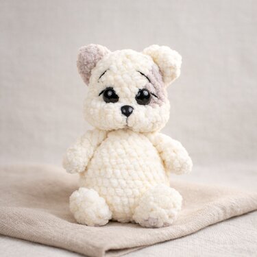 Häkelanleitung Kätzchen „Marshmallow“ – kleine Katze aus Chenillegarn