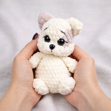 Häkelanleitung Kätzchen „Marshmallow“ – kleine Katze aus Chenillegarn