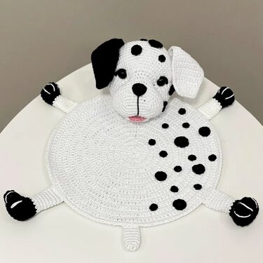 Häkelanleitung: Dalmatiner Hund Tischset für Baby- & Kinder-Tischdeko