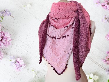 Strickanleitung für Dreieckstuch Fliederknospen