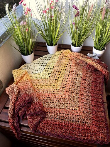 Mad Snowdrop - Häkelanleitung symmetrisches Dreieckstuch