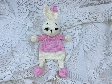 Crochet HUGGING BUNNY - Image 2