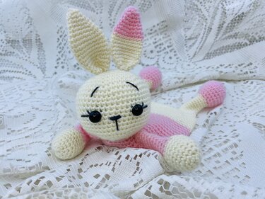 Crochet HUGGING BUNNY
