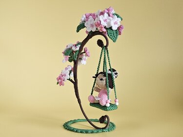 Sakura Kirschblüte Häkelanleitung – Blumenkind mit Schaukel & Kirschblüten