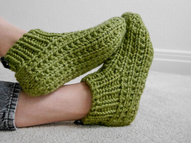 Strickanleitung Haussocken „SPEEDY SOCKS No. 3 - FLUFFY“ (Größe 35–46) - NO