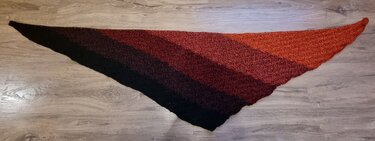 Häkelanleitung asynchrones Dreieckstuch "Saskiora"