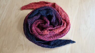 Häkelanleitung asynchrones Dreieckstuch "Saskiora"