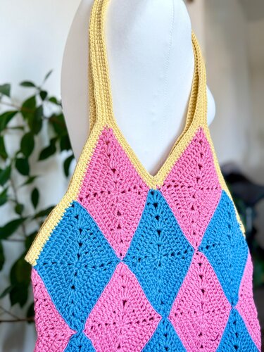 Diamond Moving Tote | Harlequin Granny Square Bag | Geometric Crochet Patte
