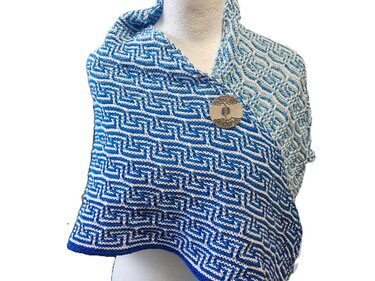 Bromia - gestricktes asymmetrisches Dreieckstuch mit Hebemaschen - Bild 12