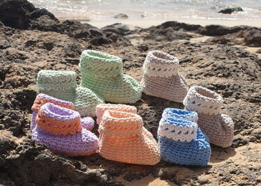 Häkelanleitung für Babyschuhe Isa / Größe 0 – 15 Monate