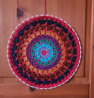 Mandala Norea im Metallring - Häkeln