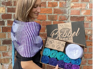 Shadow knit shawl Fluss Fische - Knitting