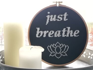 Kreuzstichvorlage "just breathe" zum Durchatmen und Entspannen sticken, PDF - Bild 2