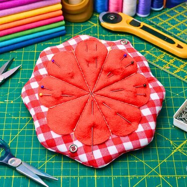 Flower Needle Case Sewing Pattern – Foldable Needle Holder PDF Tutorial