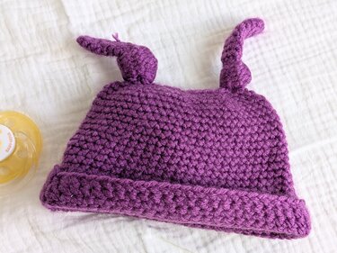 Häkelanleitung Babypuppe Alani – einfache Puppe mit Mütze & Latzhose - Bild 3