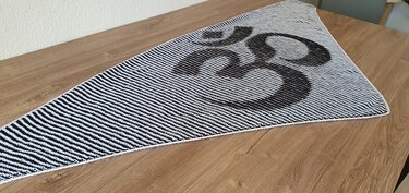 OM-Symbol, Schattenstricken, Illusionsstricken, Motivtuch