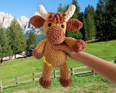 Cinnamon, the Highland Cow - Low Sew Cow Toy Crochet Pattern