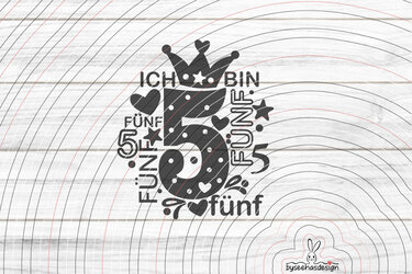 Schwarzes Plottmotiv: große Zahl 5 mit Krone, Herzen, Sternen und den Worten 'Ich bin fünf' auf hellem Hintergrund