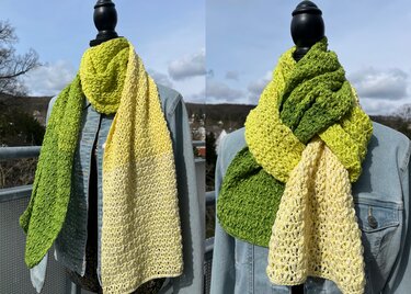 Gehäkelter Loop in Grün‑Gelb‑Creme, zwei Drapierungen an einem Mannequin