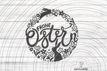 Schriftzug 'Frohe Ostern' in rundem Blumenkranz mit zwei Hasen