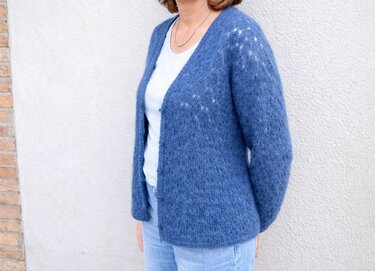 Strickanleitung Lochmuster-Jacke Eileen – leicht, modern und elegant gestri