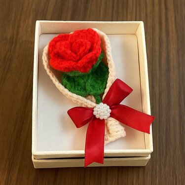 Mini Rose Bouquet Crochet Pattern PDF – Floral Gift Wrap Design Tutorial - Image 10