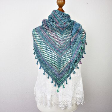 Knitting Pattern Triangle Shawl – Easy Lace Shawl with Bobble Edge Beginner