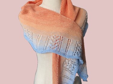 Cora - Strickanleitung für ein halbrundes Tuch mit Lace und Perlen