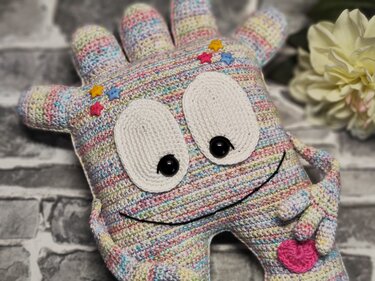 Häkelanleitung "Schmuse-Monsterle" (Dekokissen/Spieluhr)