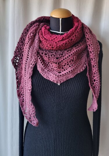 Häkelanleitung für das flache Dreieckstuch Saya No 1 - Bild 13