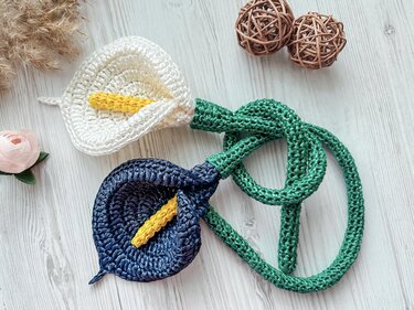 Crochet pattern calla lily bag charm PDF digital and video tutorial