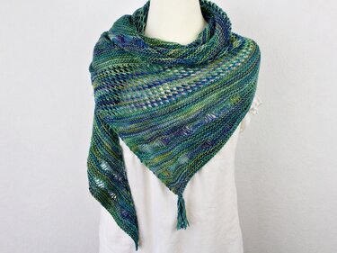 Knitting Pattern PDF Shawl – asymmetrical triangle shawl “Under the Sea”