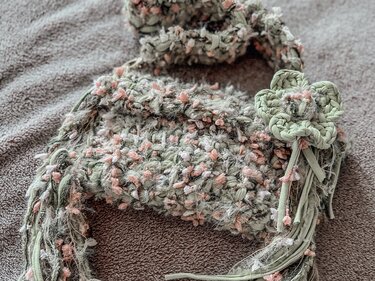 Crochet pattern fluffy bloom handbag t-shirt yarn PDF and video - Image 2