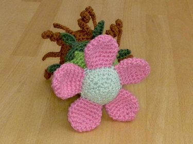 Häkelanleitung für ein Steckspiel Blume, Motorikspielzeug für Kinder - Bild 7