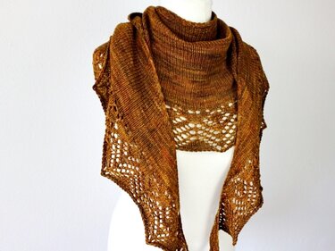 Strickanleitung halbrundes Tuch – elegantes Lace-Tuch mit edlem Fall