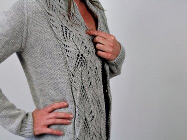 Strickanleitung Raglanjacke – eleganter Lace Cardigan mit Schalkragen - Bild 9