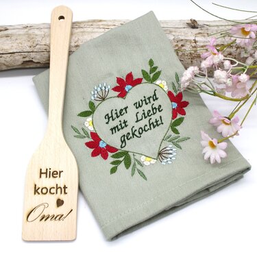 Stickdatei Blumenherz mit Hier wird mit Liebe gekocht drei Größen - Bild 2