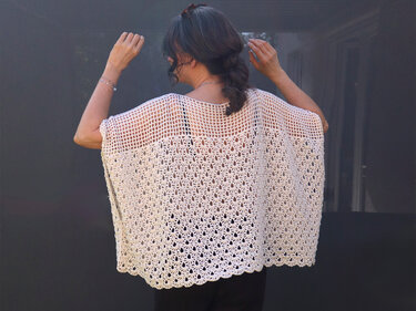 Poncho-Shirt „Fabienne“ – luftiges Häkeltop mit Tunika-Charakter