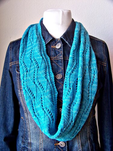 Strickanleitung Loop – eleganter Frühlingsschal mit Wellenmuster - Bild 7
