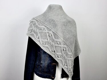 Knitting pattern shawl "Cables over Cables" - Image 12