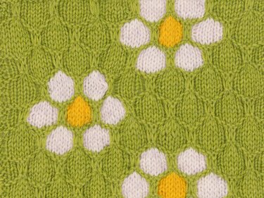 Field Of Daisies Floral Block Tile Pattern For Knitters - Image 7