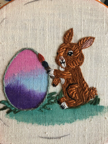 Stickmuster Oster Deko - Kreativer Osterhase mit Pinsel | Oster Stickerei - Bild 2