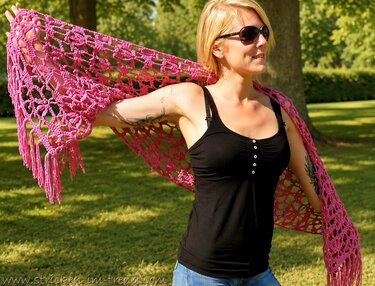 Summer Shawl Crochet Pattern with Fringe and Floral Motif | PINK POISON - Image 15