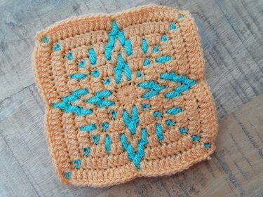 Nui - Mosaic crochet square - Image 2