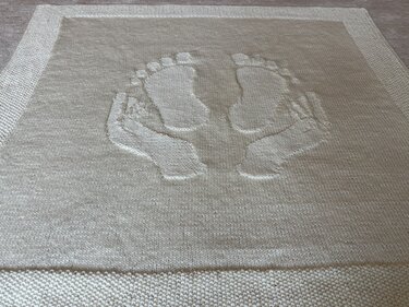 Babyblanket 'Caring Hands' – A Knitting Pattern