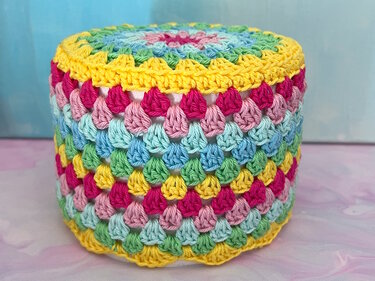 Häkelanleitung Klopapierhut "Granny Stripes", Deko für Badezimmer und WC - Bild 6