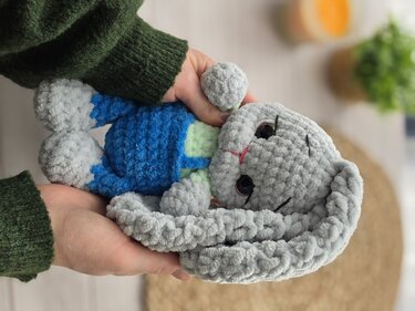 Crochet Pattern Bunny Milan – Bunny with Overalls - Image 2
