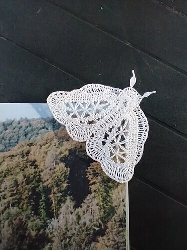 Anleitung geklöppeltes Eckenlesezeichen Frühling - Basteln