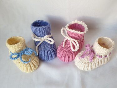 Strickanleitung Baby-Schuhe in 2 Größen ohne Nadelspiel  #284 - Stricken
